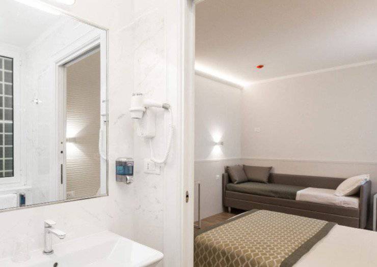 Quarto triplo superior Hotel Marco Polo Roma